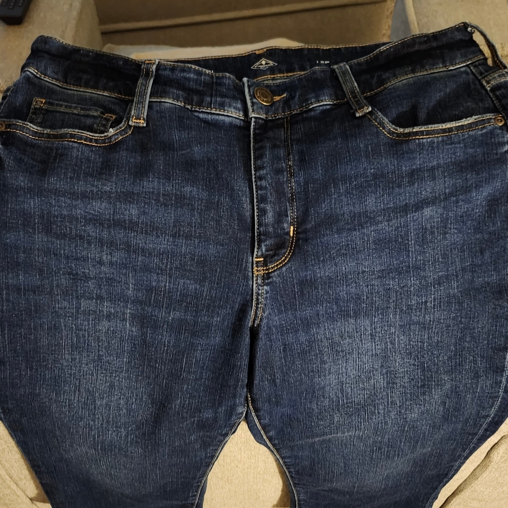 St. John's Bay Dark Blue Capri